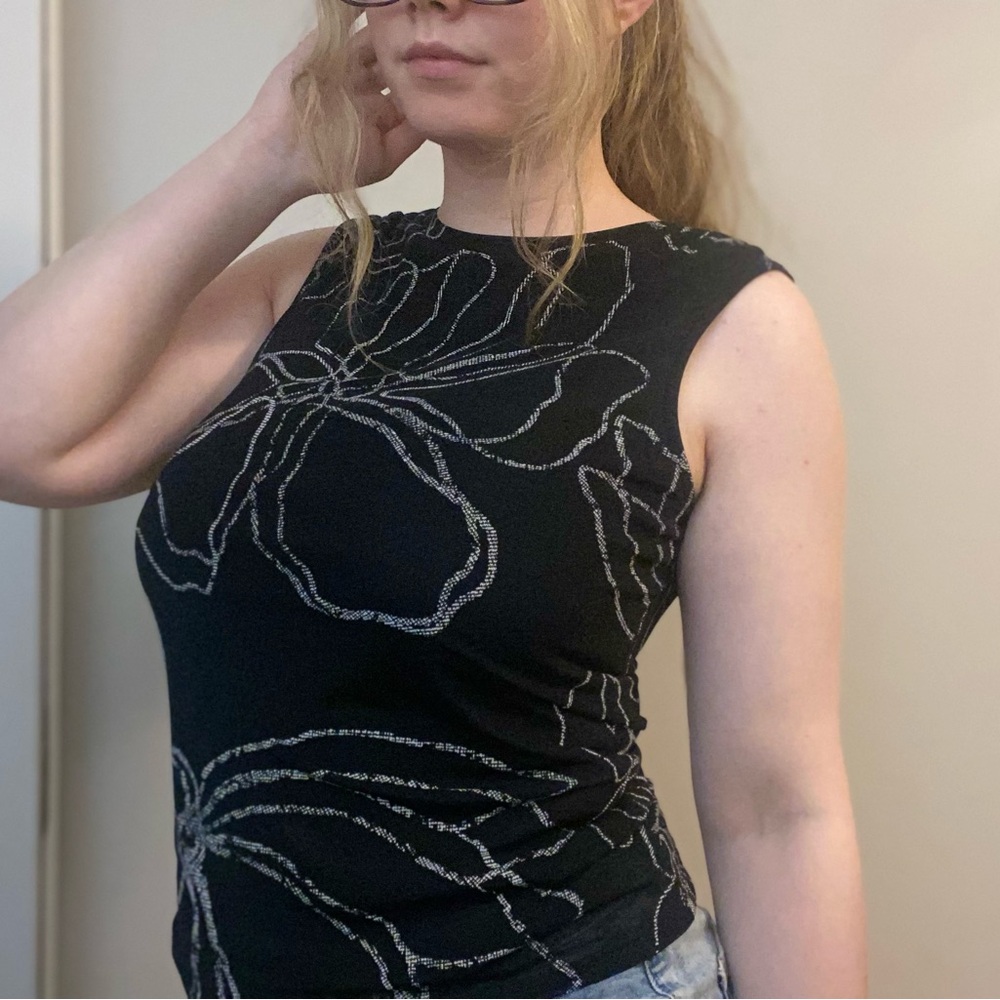 Suzy Shier Black Floral Tank Top